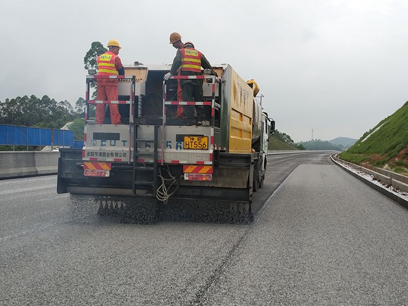 熱熔瀝青同步碎石封層